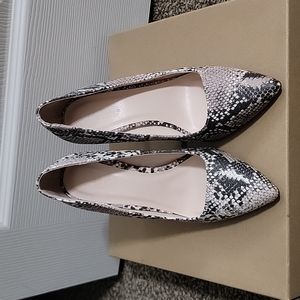 Charlotte Russe Stilleto snake print size 6